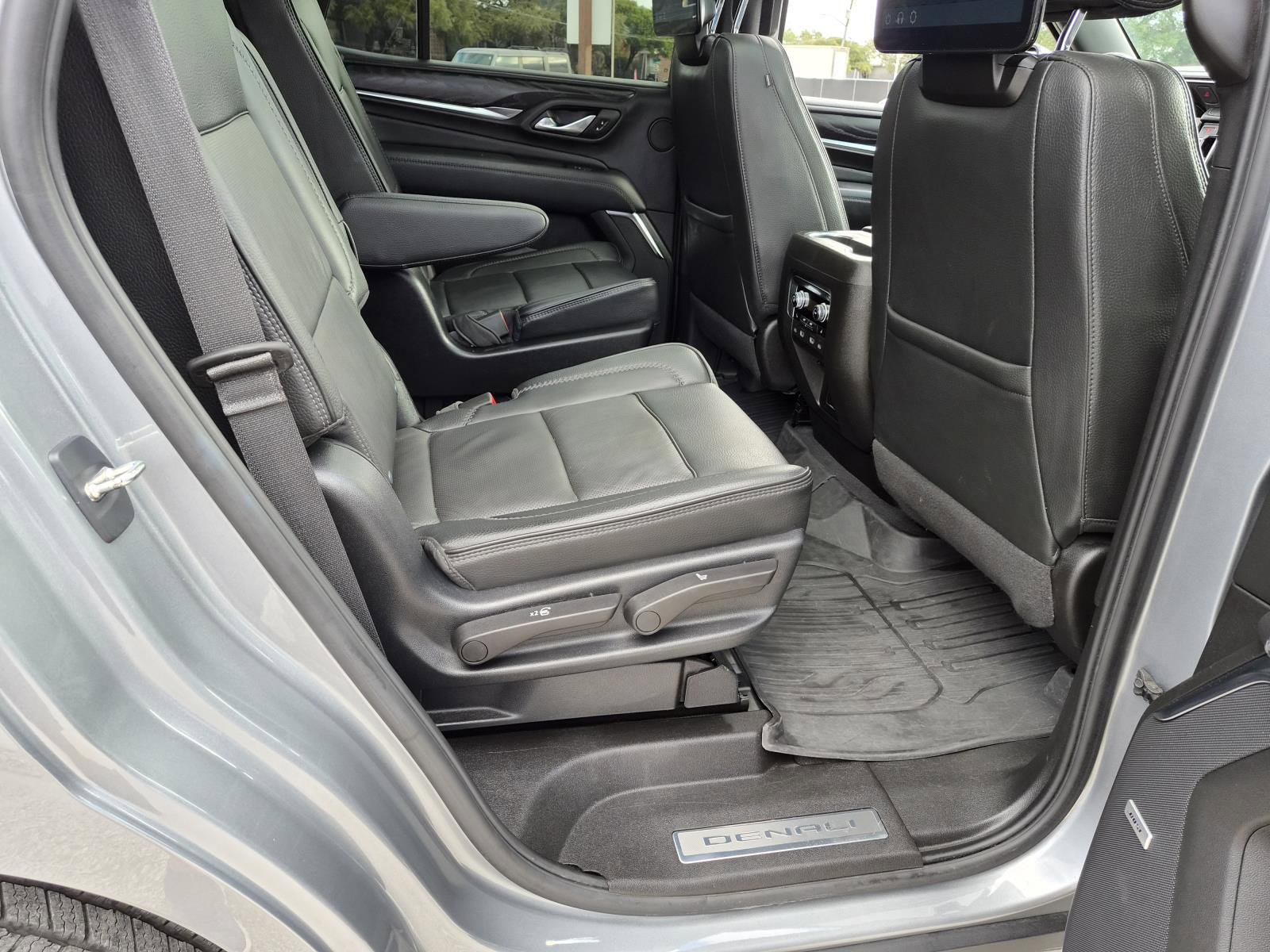 Used 2023 GMC Yukon Denali w/ Advanced Technology Package AWD/4WD image 13