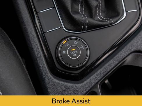 Used 2024 Volkswagen Taos SE image 21