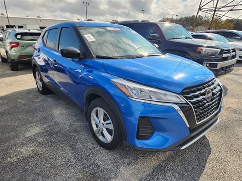 Used 2025 Nissan Kicks Play S image 1