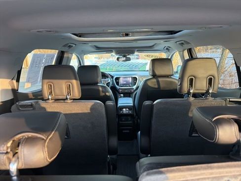 Used 2019 GMC Acadia SLT w/ LPO, Floor Liner Package image 22