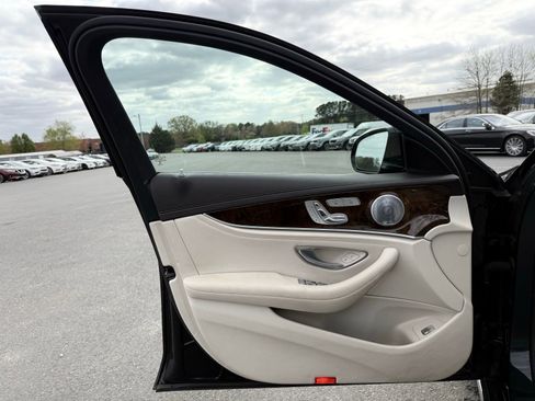 Used 2017 Mercedes-Benz E 300 4MATIC image 22