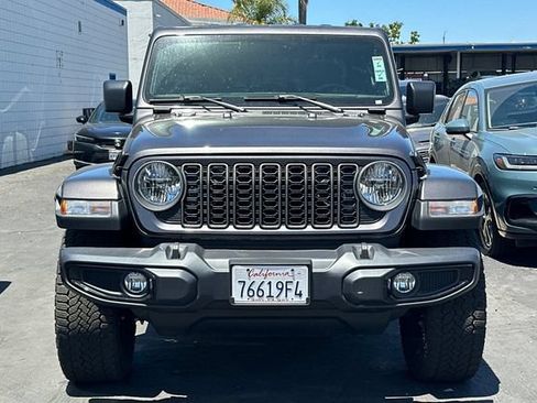 Used 2025 Jeep Gladiator Sport AWD/4WD image 3
