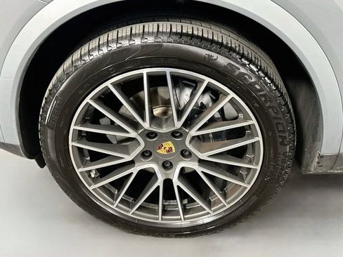 Used 2020 Porsche Cayenne AWD/4WD image 32