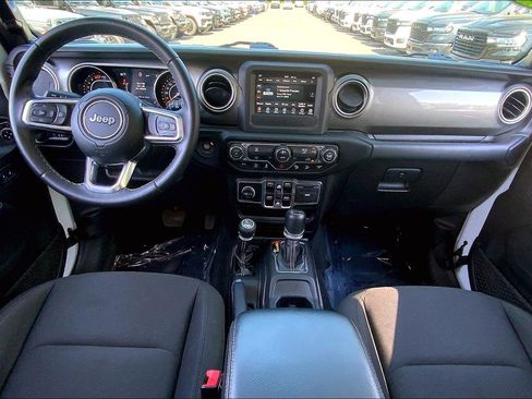 Used 2019 Jeep Wrangler Unlimited Sahara w/ Safety Group AWD/4WD image 14
