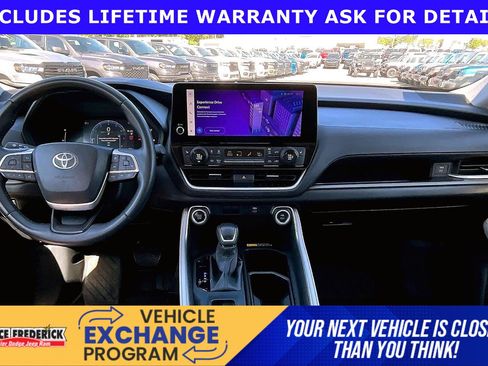 Used 2024 Toyota Grand Highlander AWD image 12