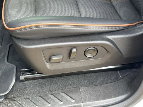 Used 2024 GMC Canyon AT4 image 19