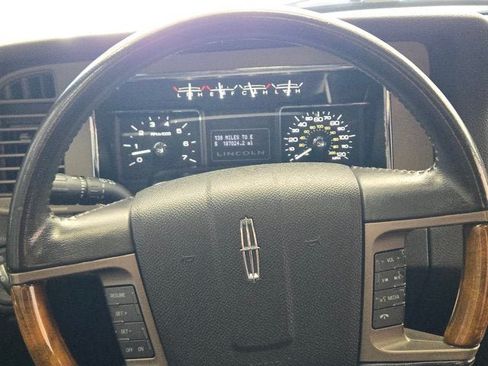 Used 2012 Lincoln Navigator 4WD image 32