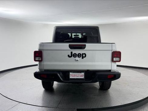 Used 2023 Jeep Gladiator Sport image 7