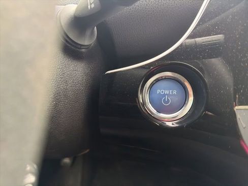Used 2020 Toyota Prius LE FWD image 24