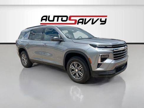 Used 2026 Chevrolet Traverse LT w/ Driver Confidence Package FWD image 1
