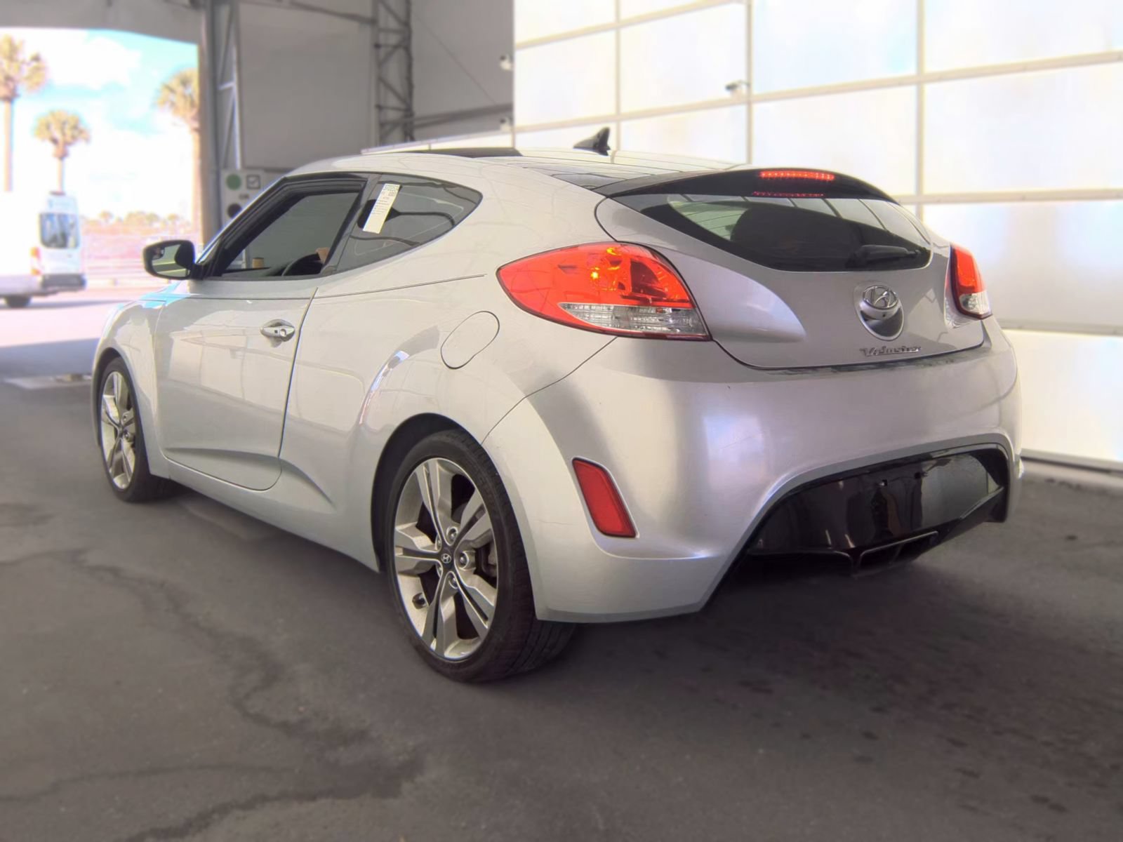 Used 2017 Hyundai Veloster Value Edition FWD image 3