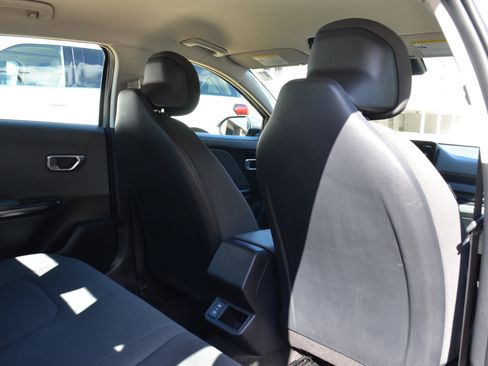 Used 2025 Kia K4 FWD image 33