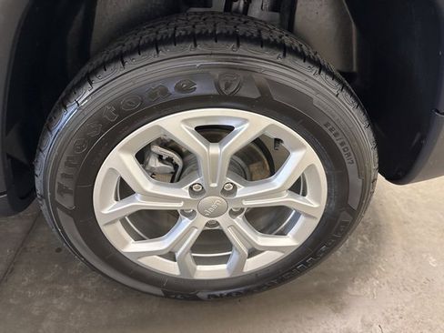 Used 2024 Jeep Compass Sport image 7