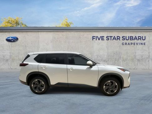 Used 2024 Nissan Rogue SV FWD image 9