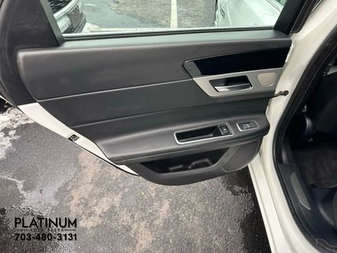 Used 2017 Jaguar XF Premium image 14