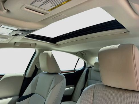 Used 2025 Lexus ES 300h w/ Premium Package FWD image 26