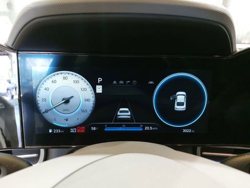 Certified 2025 Hyundai Elantra SEL image 20