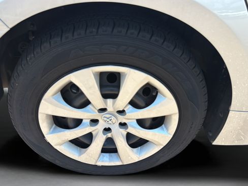 Used 2025 Toyota Corolla LE FWD image 30