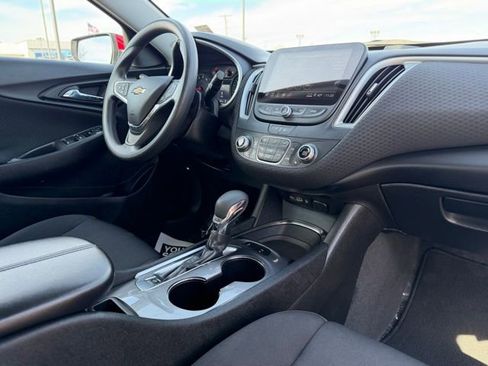 Used 2024 Chevrolet Malibu LT image 11