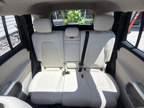 Used 2022 Mercedes-Benz GLB 250 4MATIC w/ Premium Package Lite image 57