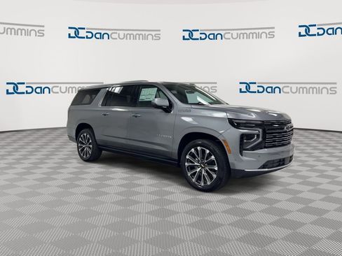 New 2026 Chevrolet Suburban High Country image 2