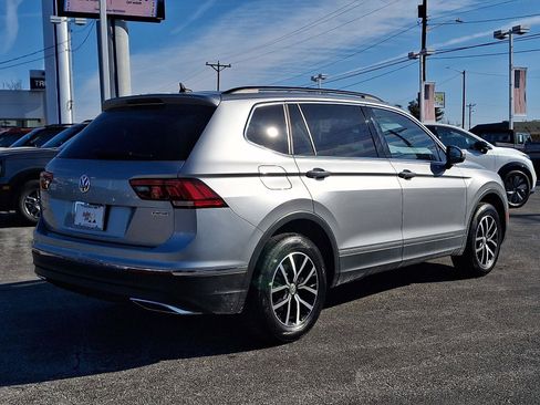 Used 2021 Volkswagen Tiguan SE w/ Panoramic Sunroof Package image 6