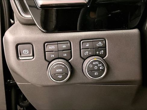 Used 2026 Chevrolet Silverado 1500 LT Trail Boss w/ LT Trail Boss Premium Package AWD/4WD image 39