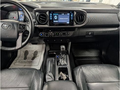 Used 2017 Toyota Tacoma TRD Off-Road w/ Tow Package AWD/4WD image 13