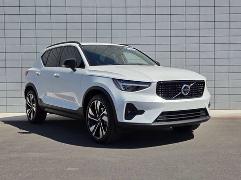 Certified 2025 Volvo XC40 B5 Ultra w/ Climate Package AWD/4WD image 6
