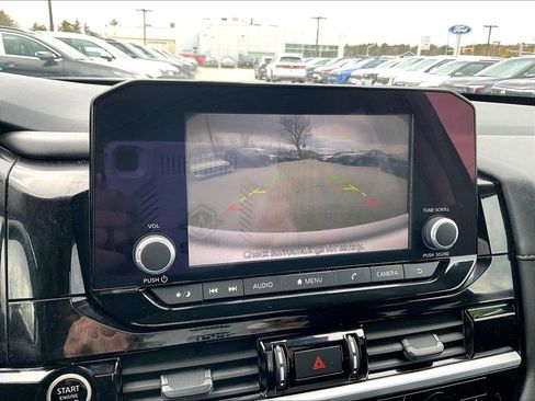 Used 2024 Nissan Pathfinder SV image 19