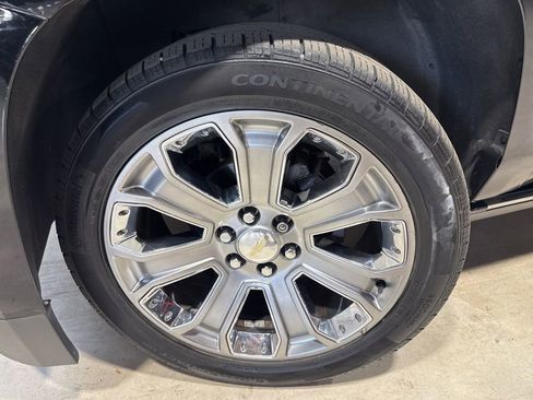 Used 2018 Chevrolet Suburban Premier AWD/4WD image 2