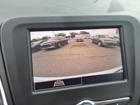 Used 2024 Chevrolet Equinox LT FWD image 12
