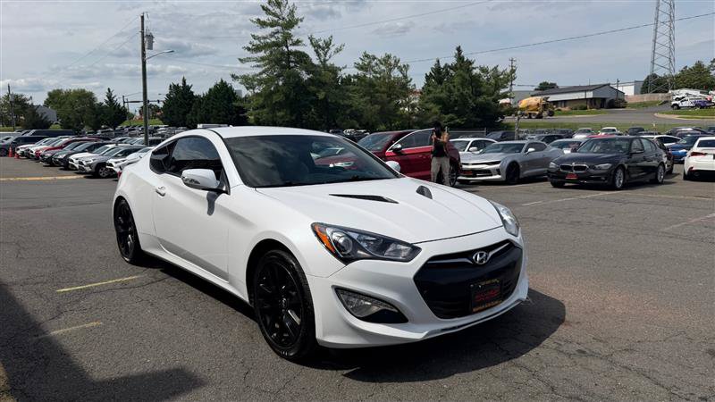 Used 2015 Hyundai Genesis 3.8 RWD image 3
