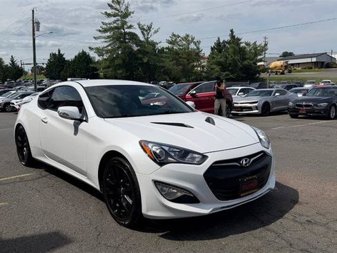 Used 2015 Hyundai Genesis 3.8 RWD image 3
