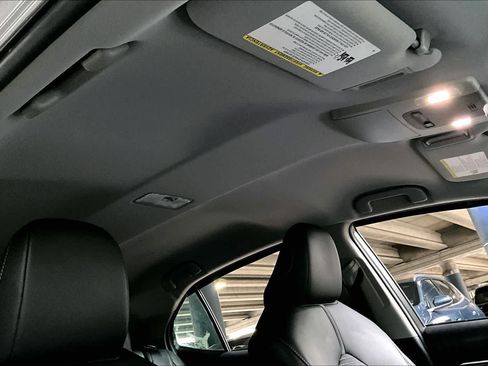 Used 2018 Toyota Camry SE image 13