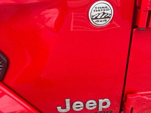 Used 2022 Jeep Gladiator Overland w/ Popular Equipment Package AWD/4WD image 11
