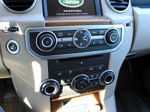Used 2016 Land Rover LR4 HSE image 29