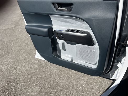 New 2025 Ford Maverick XLT w/ XLT Luxury Package image 14