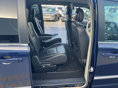 Used 2016 Chrysler Town & Country Touring FWD image 42