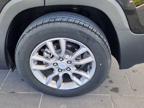 Used 2024 GMC Terrain SLT AWD/4WD image 10