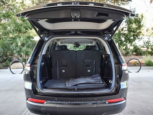 Used 2023 Jeep Grand Cherokee L Limited w/ Luxury Tech Group II image 19