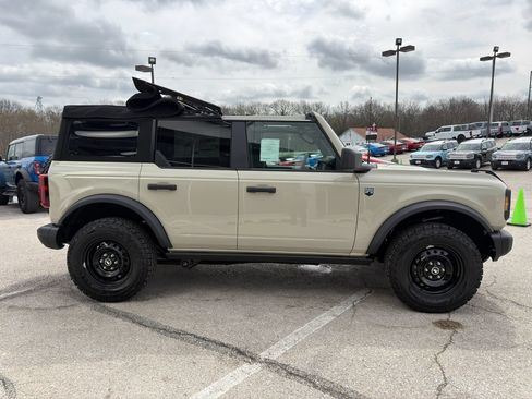New 2026 Ford Bronco Big Bend w/ Black Diamond Package AWD/4WD image 8