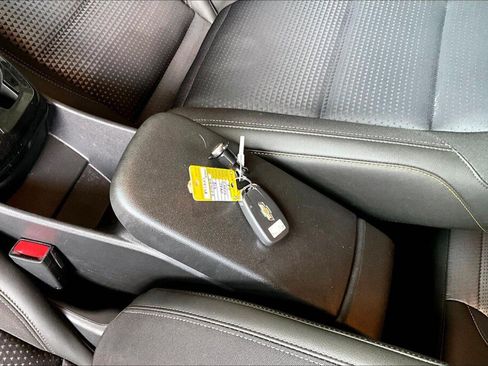 Used 2024 Chevrolet Trax LT w/ Driver Confidence Package FWD image 17