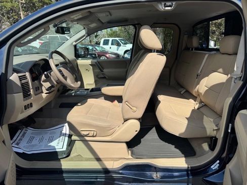 Used 2010 Nissan Titan SE w/ SE Value Truck Pkg image 18