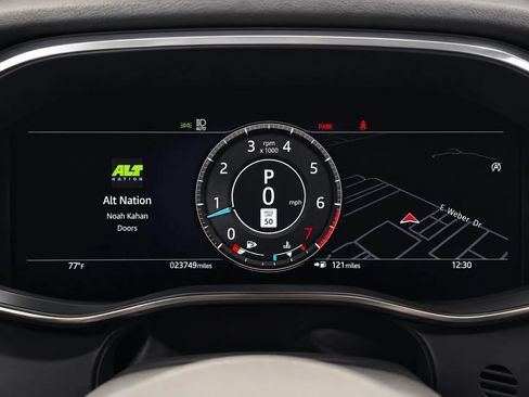 Used 2021 Jaguar XF SE RWD image 31