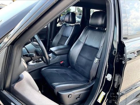 Used 2018 Jeep Grand Cherokee Altitude AWD/4WD image 10