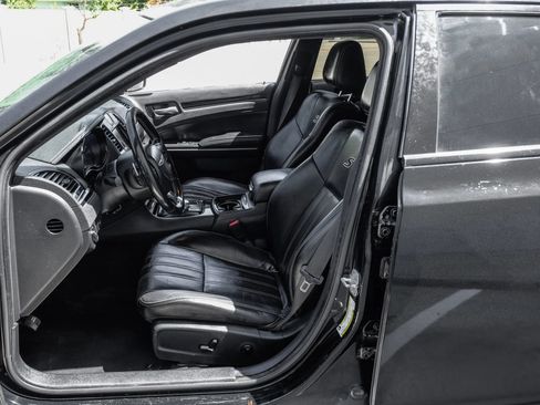 Used 2019 Chrysler 300 S RWD image 4