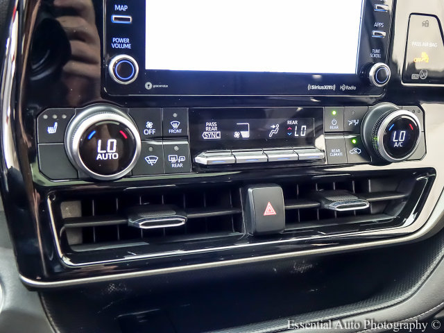 Used 2020 Toyota Highlander XLE AWD/4WD image 19