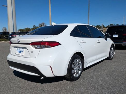 Used 2022 Toyota Corolla LE image 4