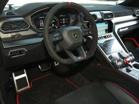 Used 2023 Lamborghini Urus Performante AWD/4WD image 15